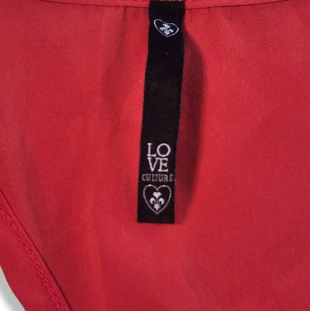 Love Culture Medium Red Top - Picture 4 of 6